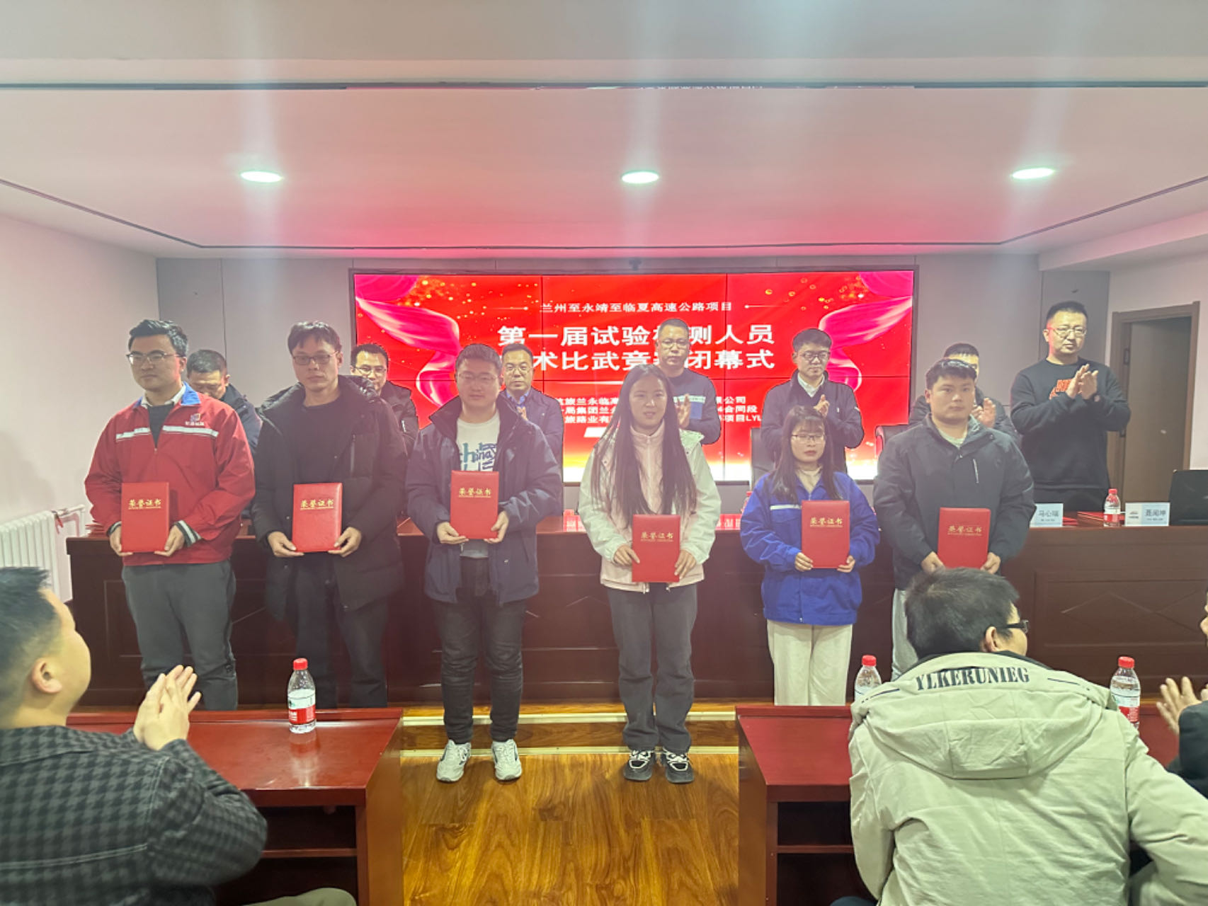 閉幕式頒獎(jiǎng)(1).jpg 閉幕式頒獎(jiǎng)(1).jpg